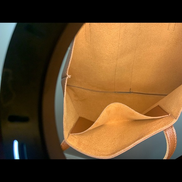 3/20$ Vince Camuto Luck tote Bag - Picture 4 of 5